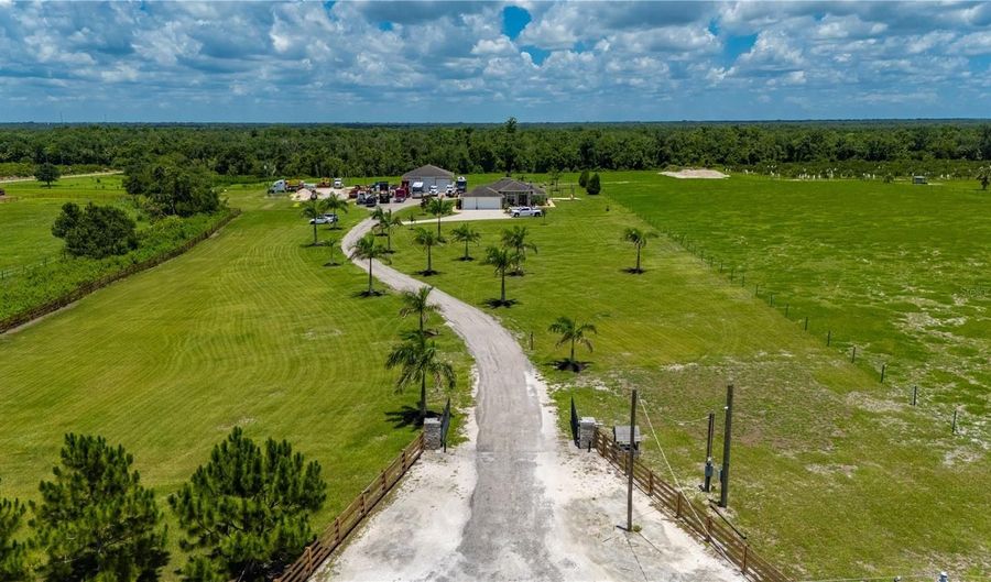 2432 SW BREWER Ave, Arcadia, FL 34266 - 3 Beds, 2 Bath