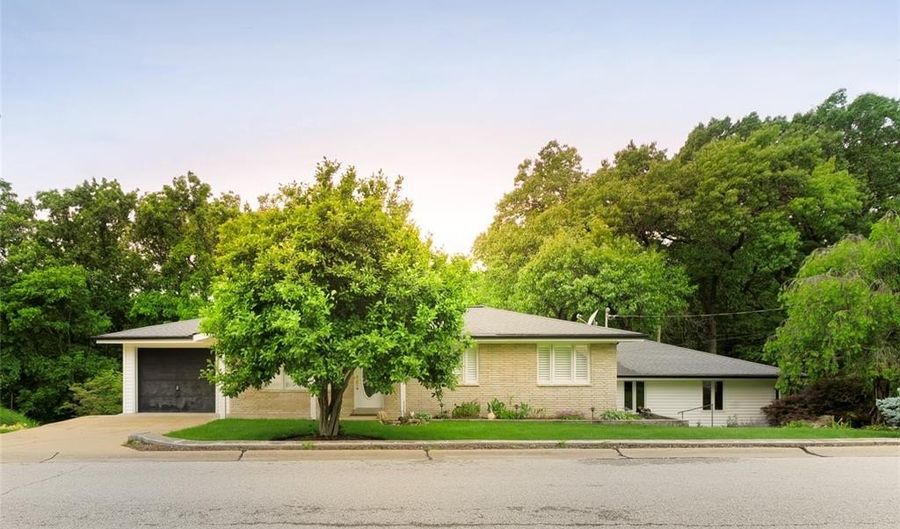 50 W Oak Hill Dr, Ballwin, MO 63021 - 3 Beds, 2 Bath