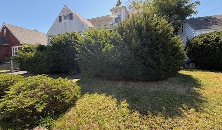 681 Westfield Ave, Bridgeport, CT 06606 - 3 Beds, 2 Bath