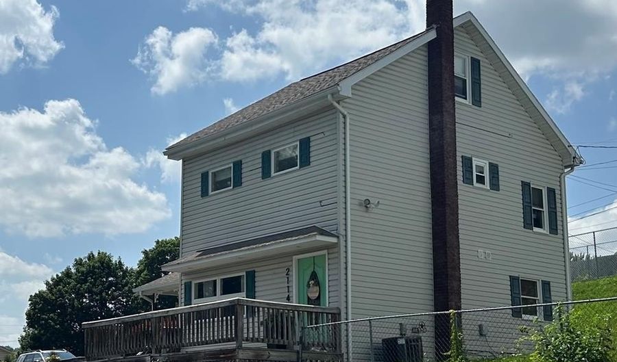 2114 14th Ave, Altoona, PA 16601 - 3 Beds, 2 Bath