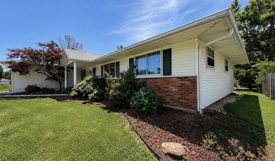 325 Forest View Dr, Bedford, IN 47421 - 3 Beds, 2 Bath