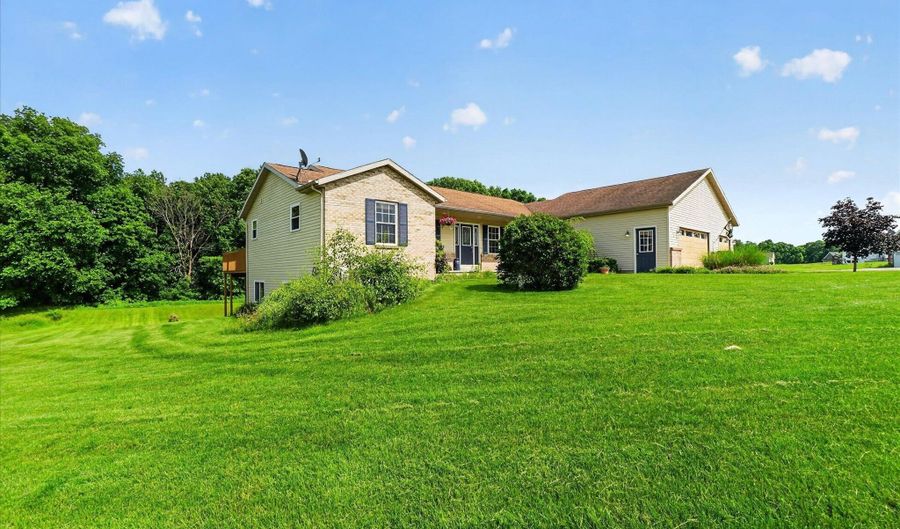 9546 Plow Point Ct SE, Alto, MI 49302 - 4 Beds, 3 Bath