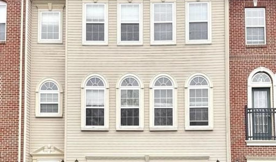 29 SYCAMORE Ln, Bear, DE 19701 - 4 Beds, 4 Bath