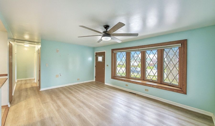 539 W Rose Ave, Addison, IL 60101 - 3 Beds, 2 Bath