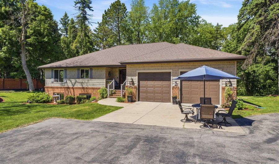 11 KOOLS Ct, Appleton, WI 54914 - 5 Beds, 4 Bath