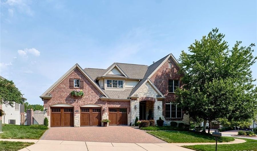 259 Meadowbrook Country Club Est, Ballwin, MO 63011 - 4 Beds, 5 Bath