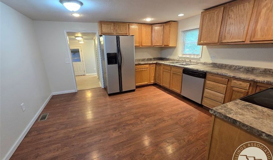 302 S 8th St E, Baker, MT 59313 - 4 Beds, 2 Bath