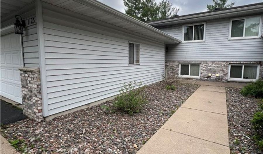 1123 Glades Dr, Altoona, WI 54720 - 3 Beds, 2 Bath