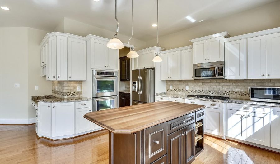 8205 RIVER QUARRY Pl, Bethesda, MD 20817 - 5 Beds, 5 Bath