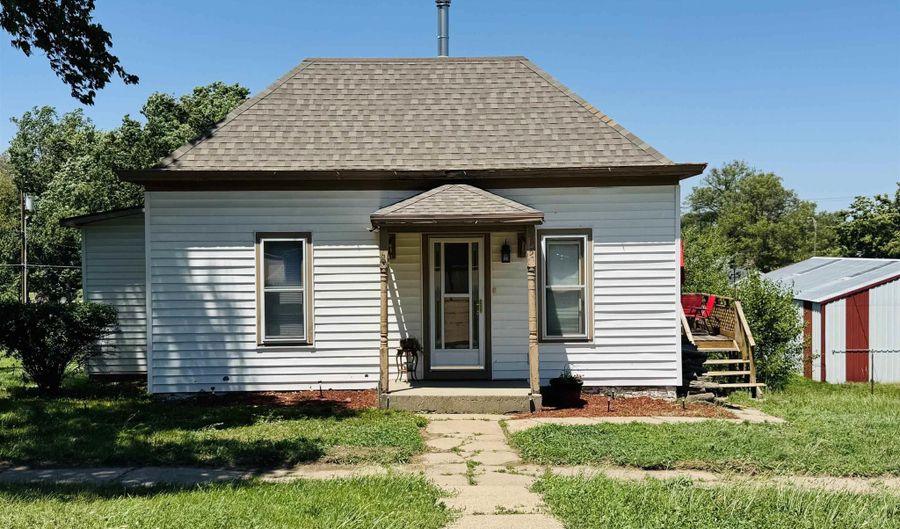 815 Ash St, Adams, NE 68301 - 2 Beds, 1 Bath