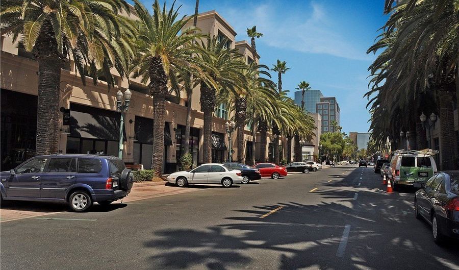 435 W Center Street Promenade 323, Anaheim, CA 92805 - 3 Beds, 2 Bath