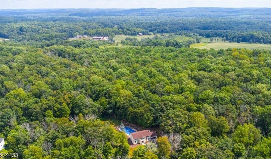 33 Huntsville Rd, Andover, NJ 07860 - 4 Beds, 3 Bath