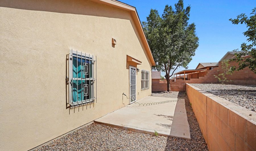 2215 ODESSA Ct SW, Albuquerque, NM 87121 - 3 Beds, 2 Bath