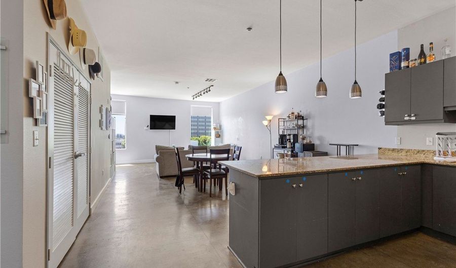 435 W Center Street Promenade 400, Anaheim, CA 92805 - 2 Beds, 1 Bath