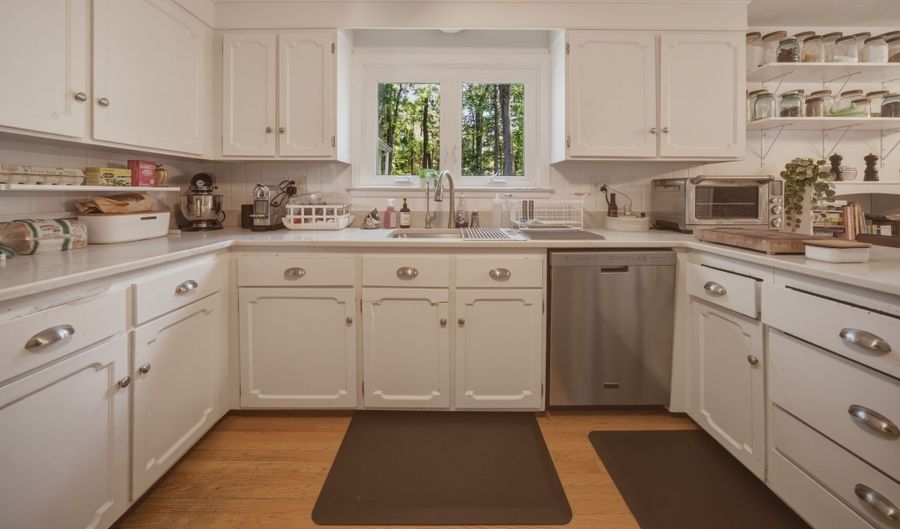 32 Fox Den Rd, Avon, CT 06001 - 4 Beds, 3 Bath