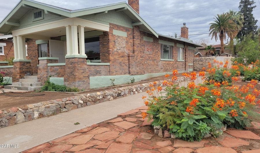 2735 AURORA Ave, El Paso, TX 79930 - 3 Beds, 1 Bath