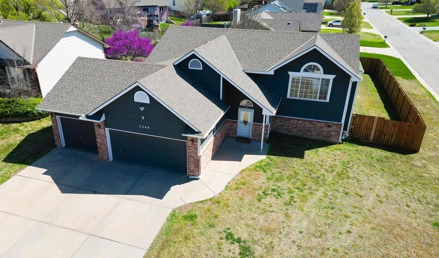5240 E Ashton Ct, Bel Aire, KS 67220 - 5 Beds, 3 Bath
