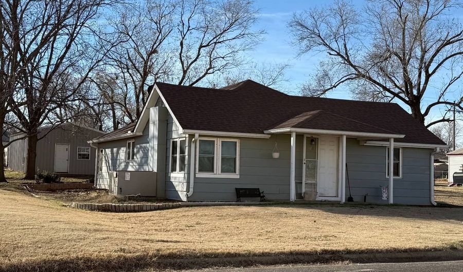 1021 Mill St, Alva, OK 73717 - 2 Beds, 1 Bath