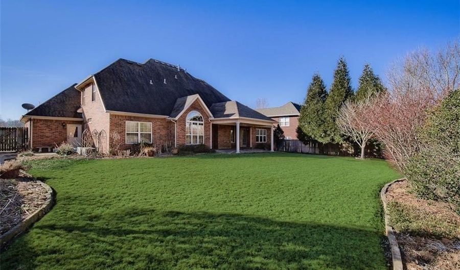 717 NE Essex Ct, Bentonville, AR 72712 - 4 Beds, 3 Bath