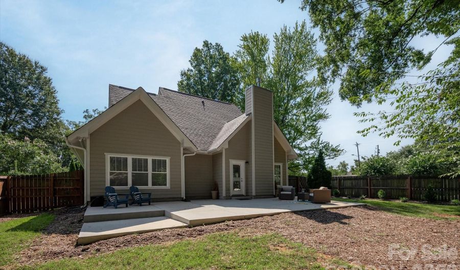 2562 Roseview Ln, Charlotte, NC 28205 - 3 Beds, 3 Bath