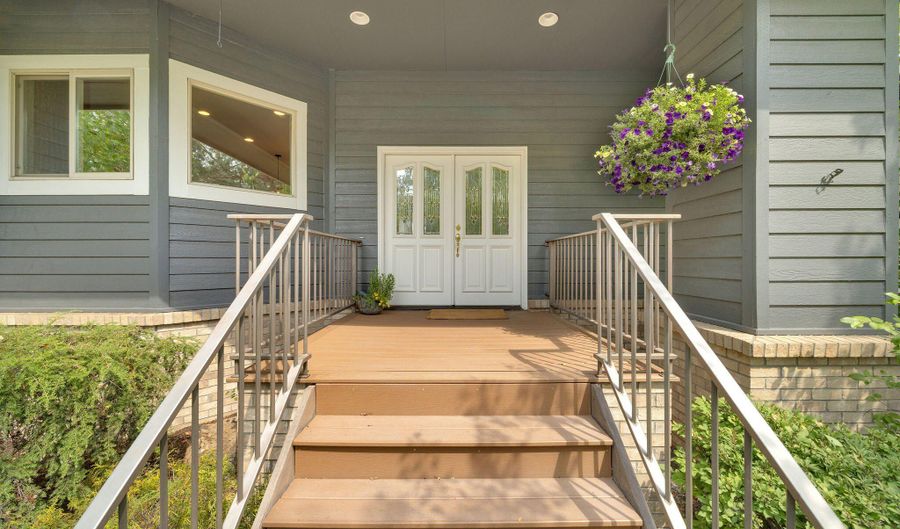 520 NW Divot Dr, Bend, OR 97703 - 3 Beds, 3 Bath
