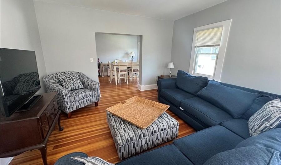 60 Berkeley Ave 2, Newport, RI 02840 - 5 Beds, 2 Bath
