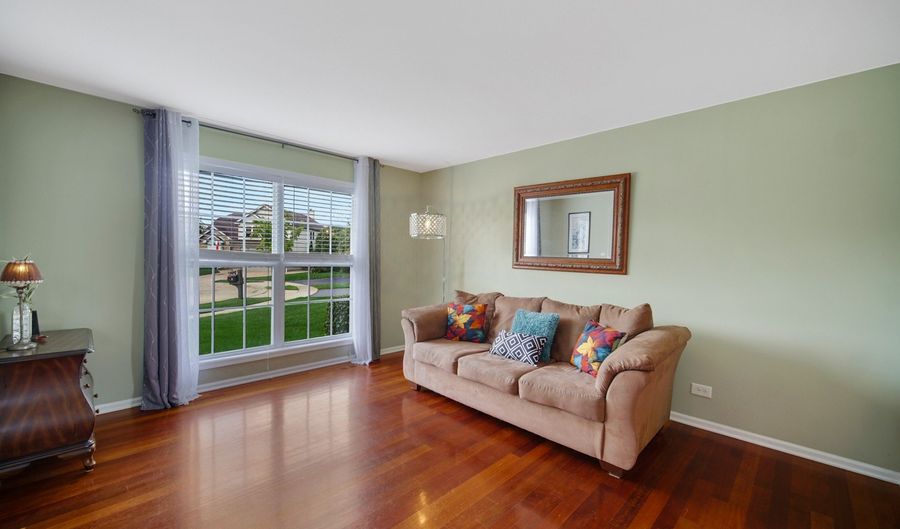 5 Lancaster Ct, Algonquin, IL 60102 - 5 Beds, 4 Bath