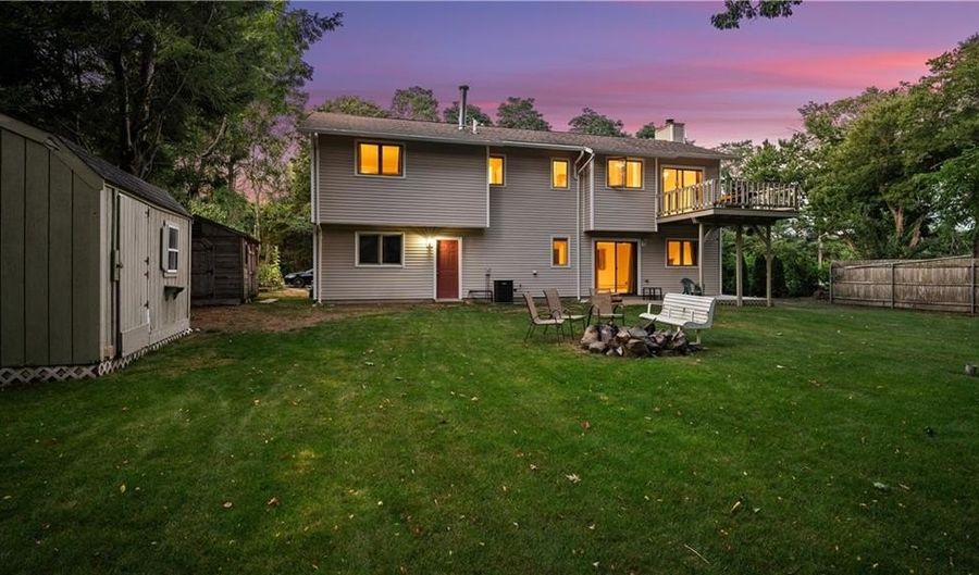36 Stony Ln, North Kingstown, RI 02852 - 3 Beds, 2 Bath