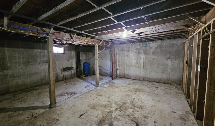 18305 E State Highway 14, Ava, MO 65608 - 3 Beds, 3 Bath