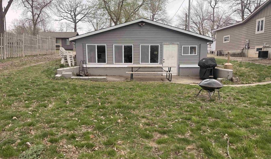 136 Rohr St, Arnolds Park, IA 51331 - 2 Beds, 1 Bath