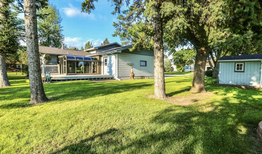 903 Willow Dr, Aberdeen, SD 57401 - 4 Beds, 2 Bath