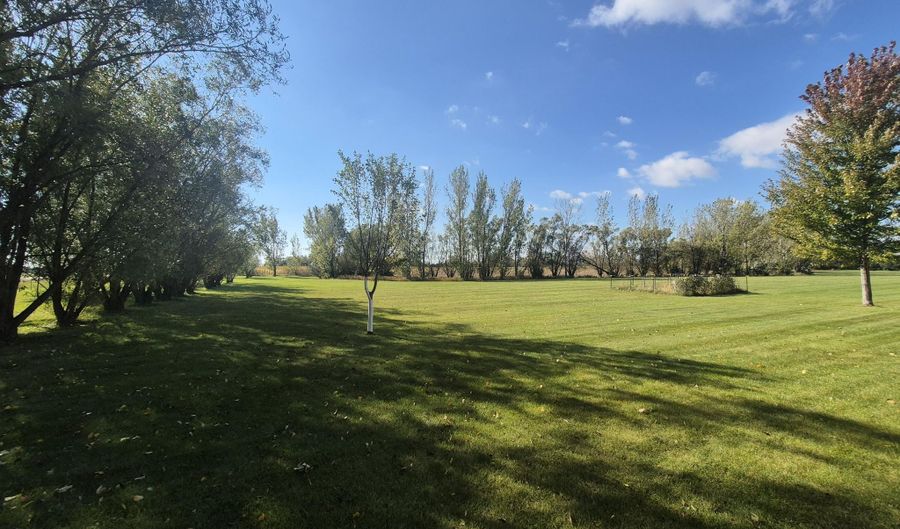 2005 NW 20th Ave, Aberdeen, SD 57401 - 3 Beds, 3 Bath