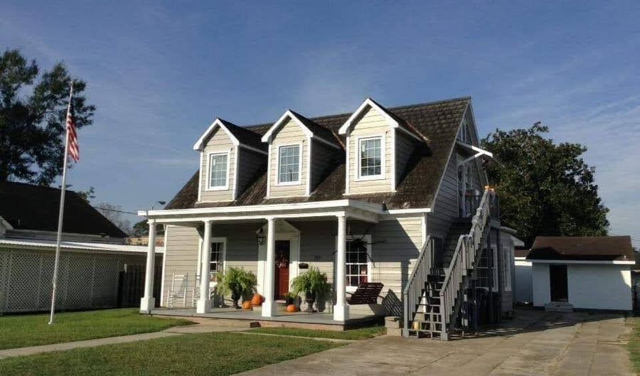 209 N Saint Charles St, Abbeville, LA 70510 - 4 Beds, 0 Bath