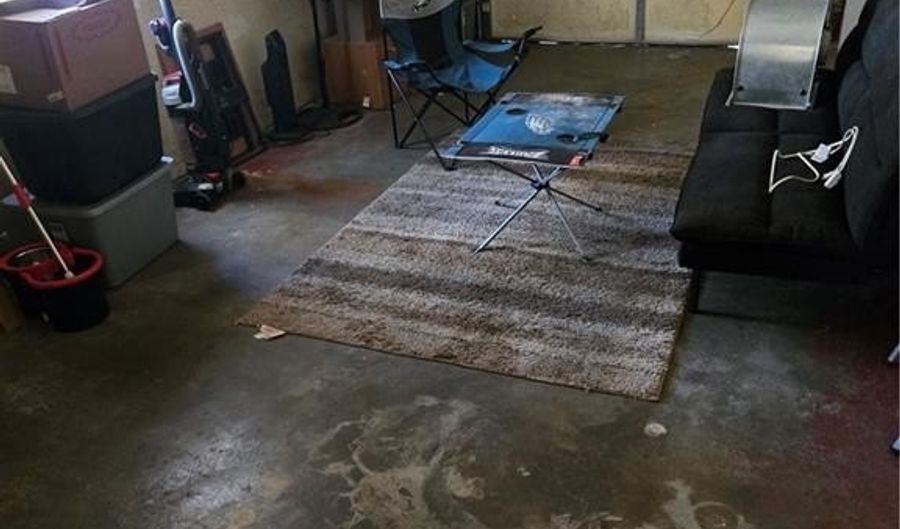 611 S Harrison Ave, Aurora, MO 65605 - 2 Beds, 1 Bath