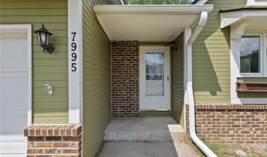 7995 Upper 145th St W, Apple Valley, MN 55124 - 3 Beds, 2 Bath