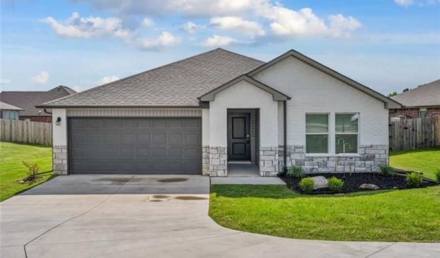 1833 SE Jefferson Rd, Bartlesville, OK 74006 - 4 Beds, 2 Bath