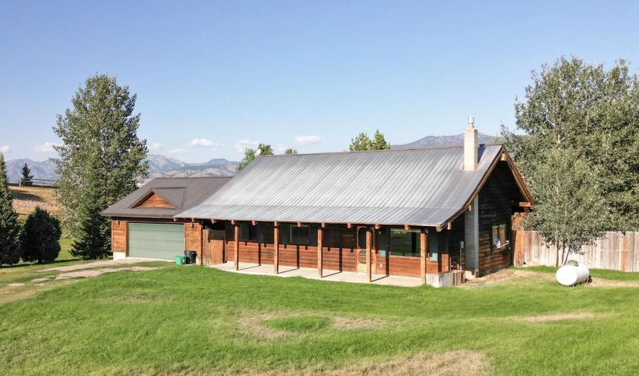 251 HILLVIEW Dr, Afton, WY 83110 - 3 Beds, 2 Bath