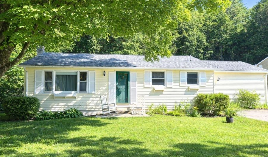 78 Carbonti Cir, Arlington, VT 05250 - 3 Beds, 2 Bath