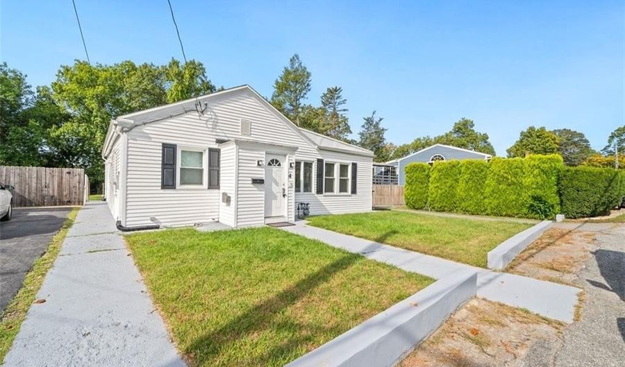 4 Orford St, North Providence, RI 02904 - 3 Beds, 2 Bath