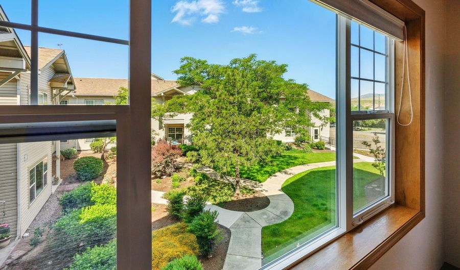 983 Golden Aspen Pl, Ashland, OR 97520 - 1 Beds, 2 Bath
