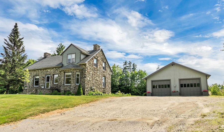 171 Route 3 N, Carroll, NH 03598 - 4 Beds, 1 Bath