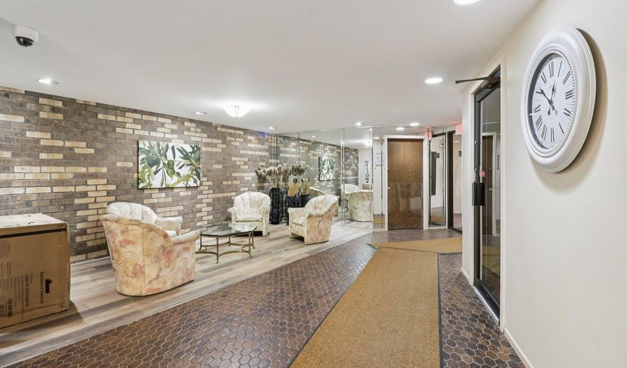 3300 N Carriageway Dr 309, Arlington Heights, IL 60004 - 2 Beds, 2 Bath