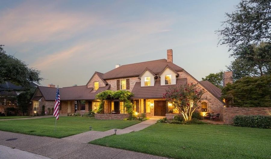 14820 Bellbrook Dr, Addison, TX 75254 - 4 Beds, 6 Bath