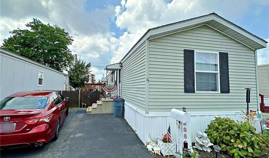 15 East Dr, East Providence, RI 02916 - 2 Beds, 1 Bath
