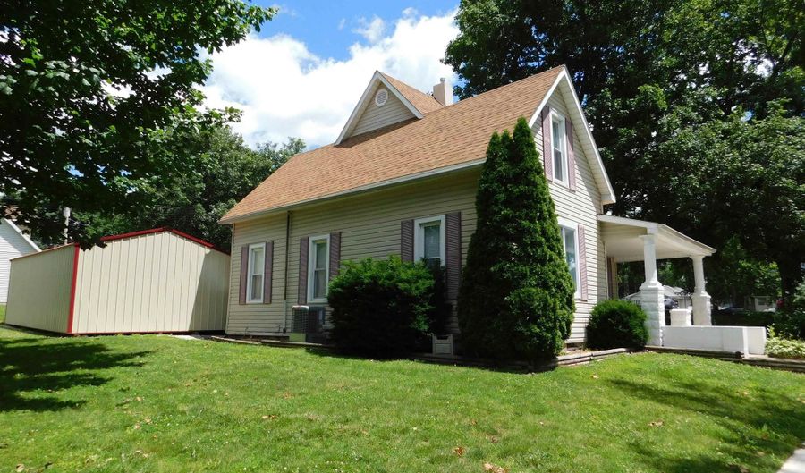 110 E Orchard St, Akron, IN 46910 - 3 Beds, 2 Bath