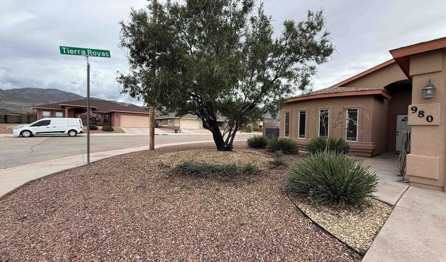 980 Sierra Verde, Alamogordo, NM 88310 - 3 Beds, 3 Bath