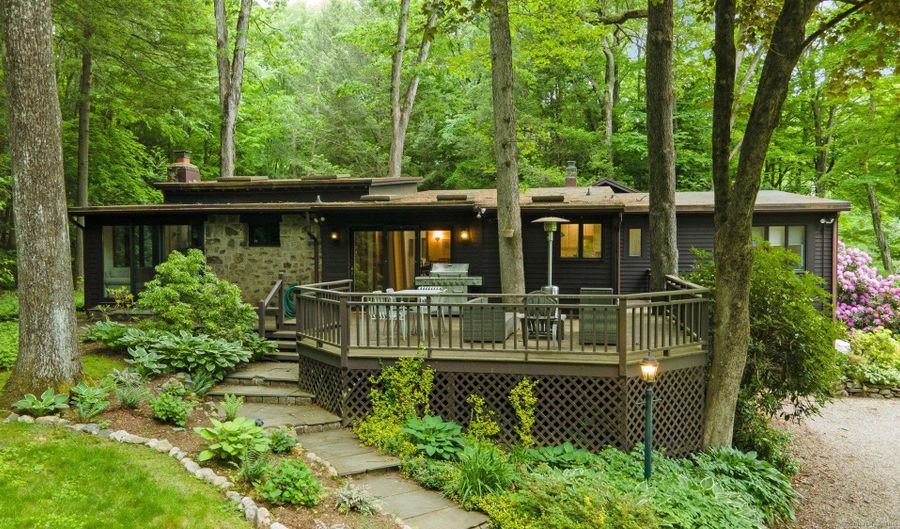 58 W Redding Rd, Danbury, CT 06810 - 3 Beds, 3 Bath