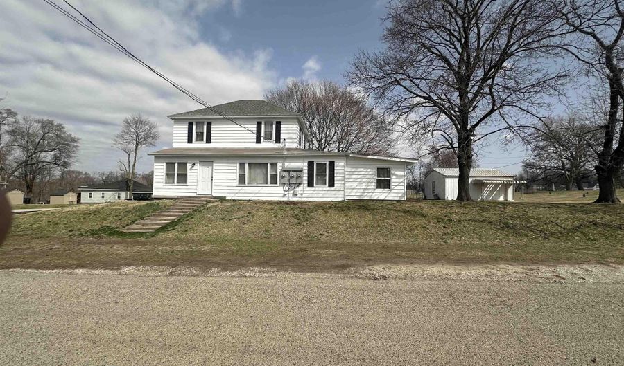112 W Bond St, Attica, IN 47918 - 6 Beds, 3 Bath