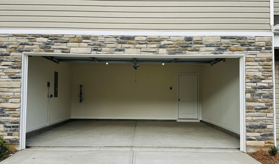 6079 Willutuck Dr, Boiling Springs, SC 29316 - 3 Beds, 3 Bath