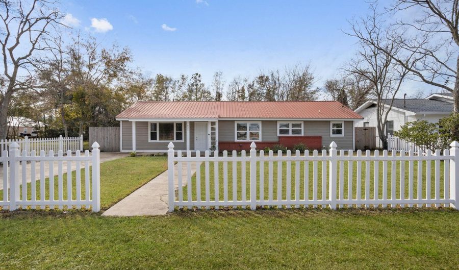 534 Saint John St, Bay St. Louis, MS 39520 - 2 Beds, 2 Bath